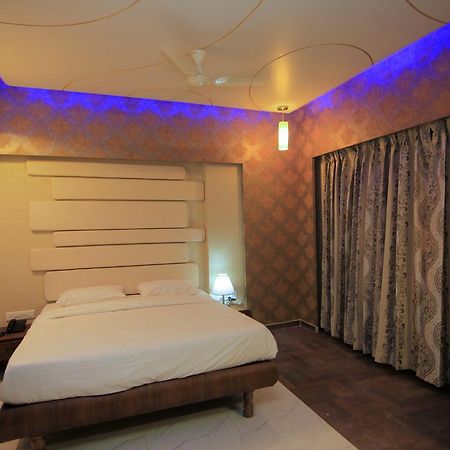 Hotel Sai Dharam Palace Shirdi Exterior photo