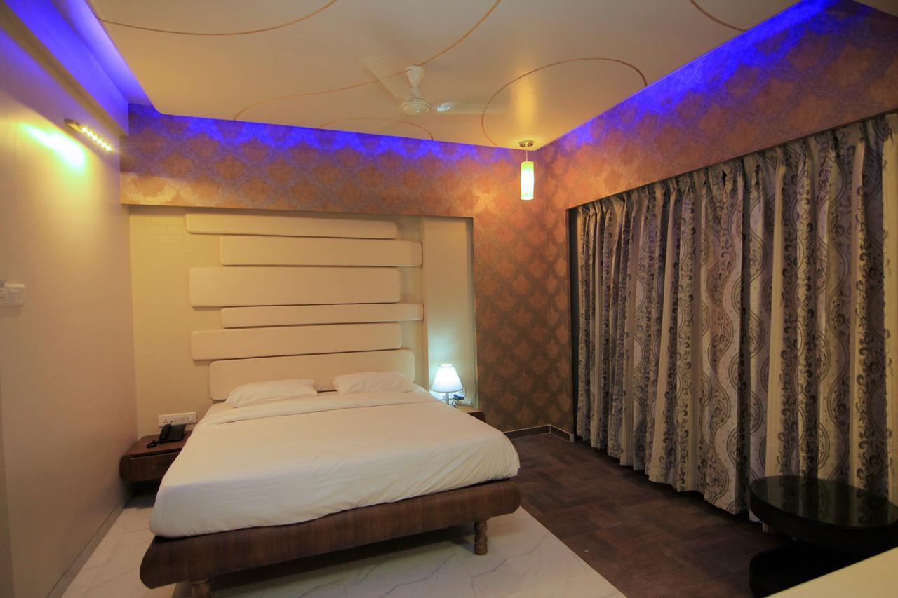 Hotel Sai Dharam Palace Shirdi Exterior photo