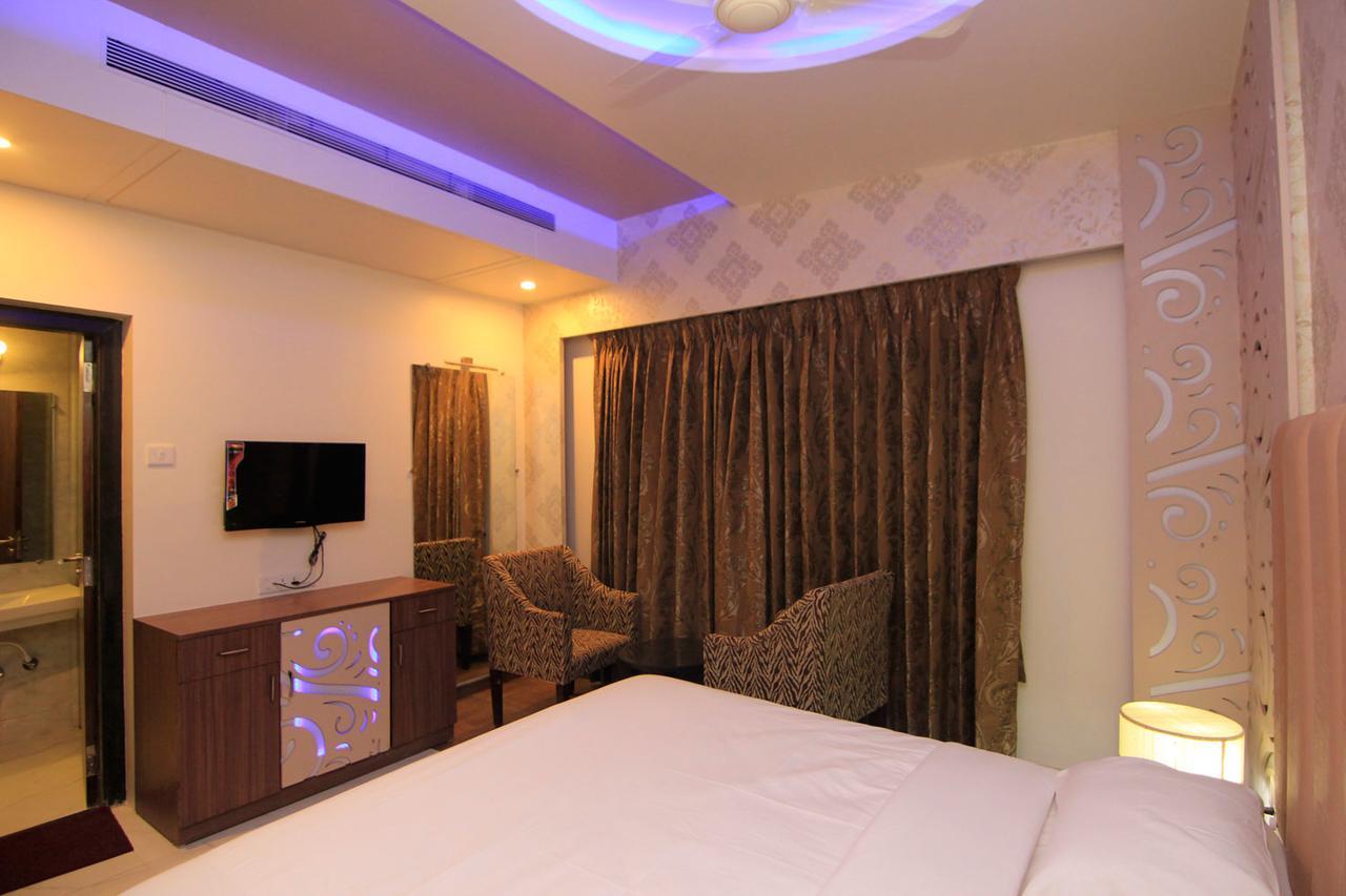 Hotel Sai Dharam Palace Shirdi Exterior photo