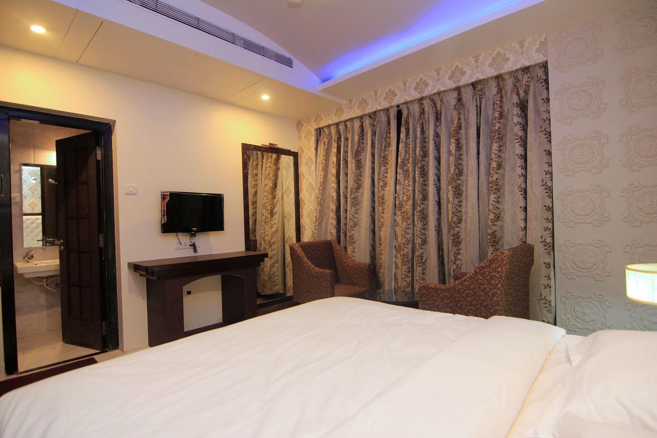 Hotel Sai Dharam Palace Shirdi Exterior photo