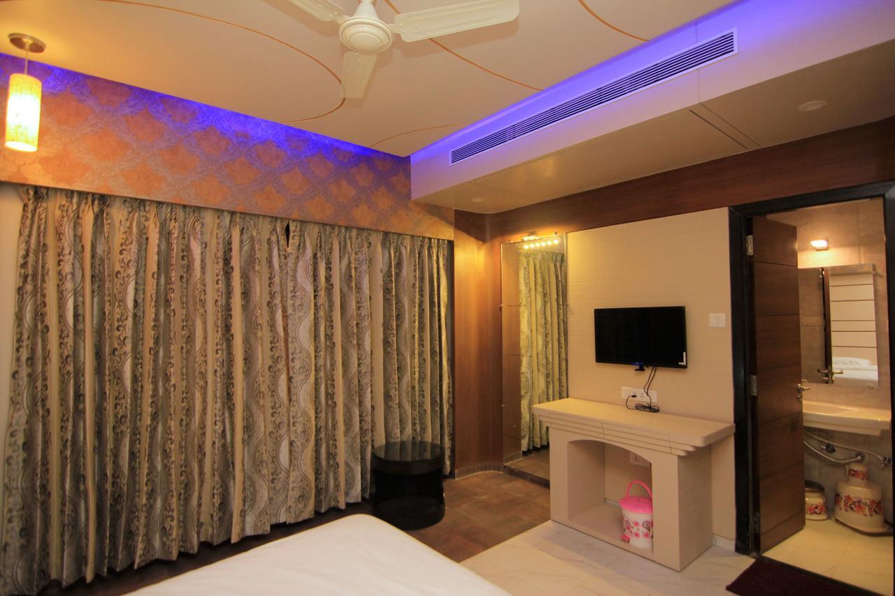 Hotel Sai Dharam Palace Shirdi Exterior photo