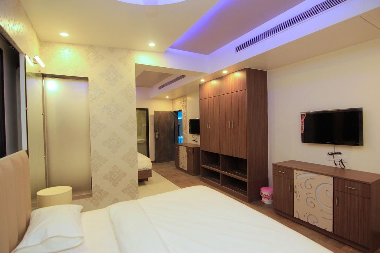 Hotel Sai Dharam Palace Shirdi Exterior photo
