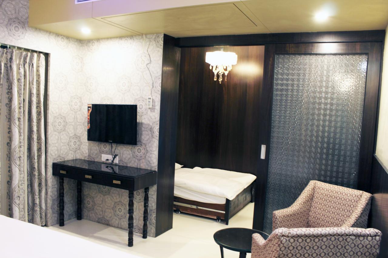 Hotel Sai Dharam Palace Shirdi Exterior photo