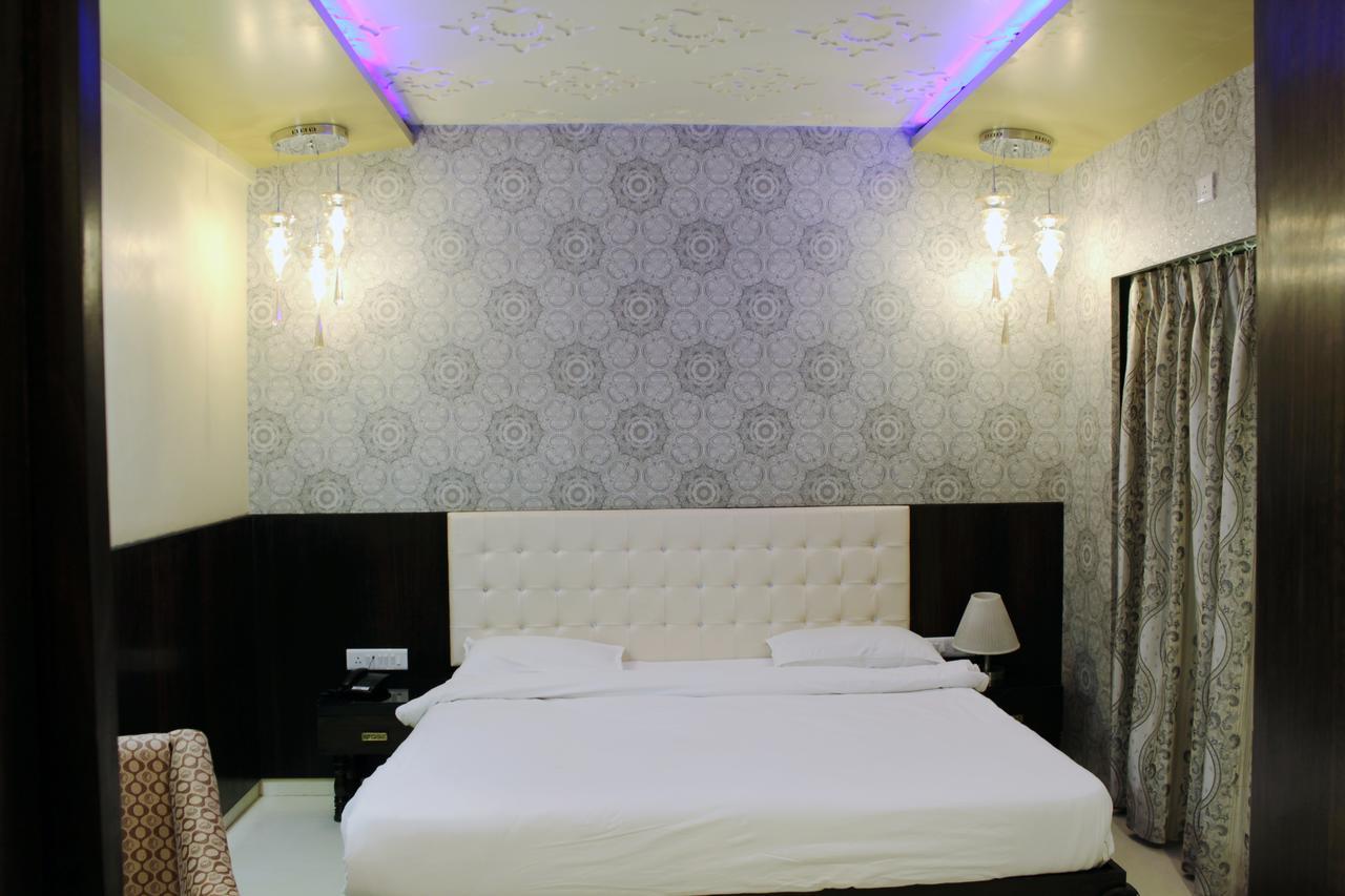 Hotel Sai Dharam Palace Shirdi Exterior photo