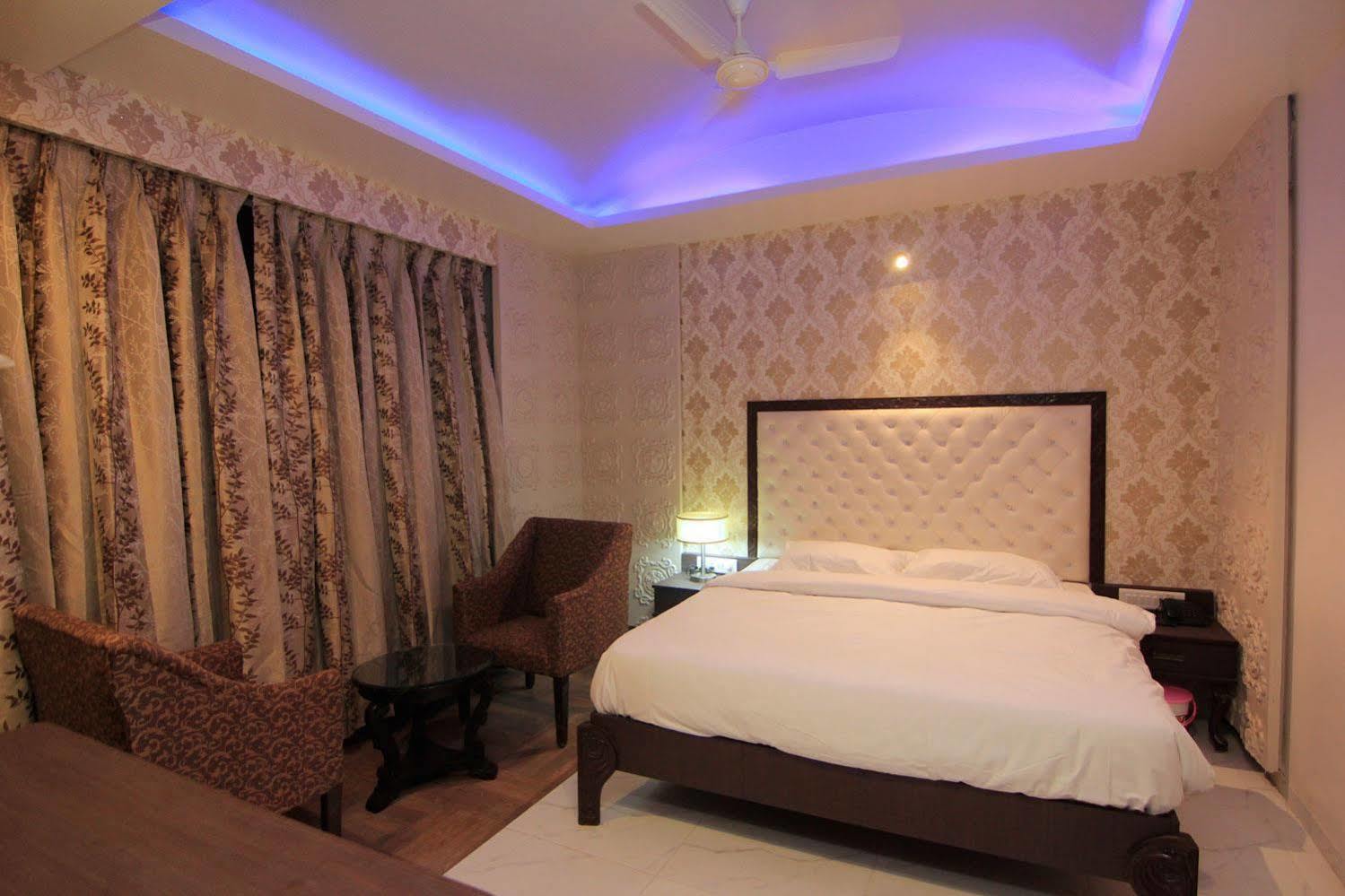 Hotel Sai Dharam Palace Shirdi Exterior photo